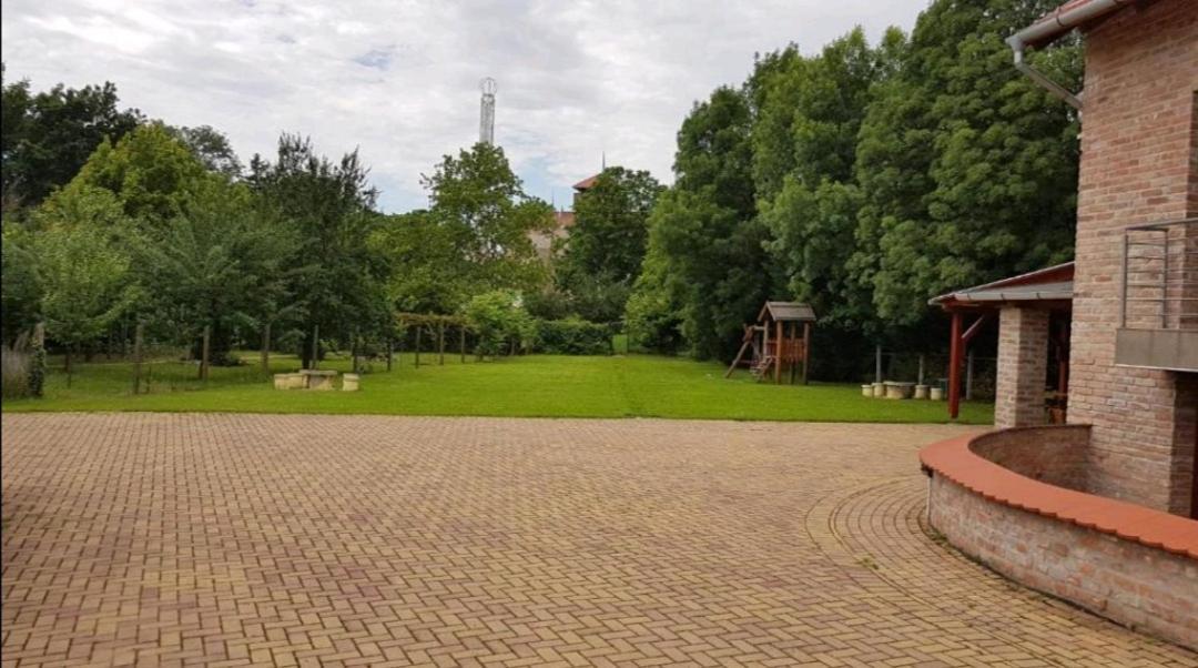 Niki Apartman Gyula Exterior photo